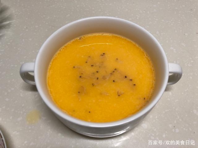 用虾皮来蒸鸡蛋，味道鲜美，补钙更美味，超适合小孩食用