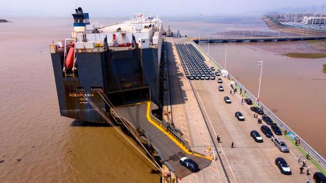 the first batch of foreign trade ro ro cars in zhejiang this year, 550 cars made in zhejiang go to sea