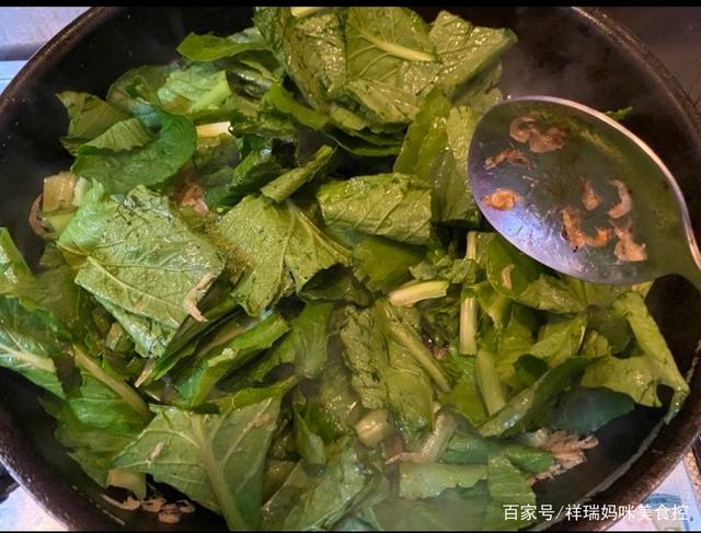 亲子美食家「虾皮素炒小白菜」秋意正浓清新去燥润肠补钙的绿叶菜