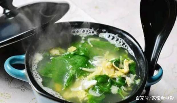 美食推荐：肉末菠菜、虾皮芹叶汤、辣拌豆皮、酸豆角炒鸡胗的做法