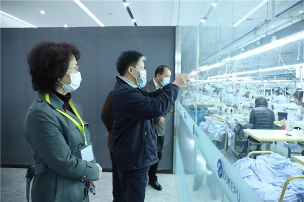 Liu Jingsong and his party investigated the stable foreign trade work of Xianyang Xinxing Textile Industrial Park