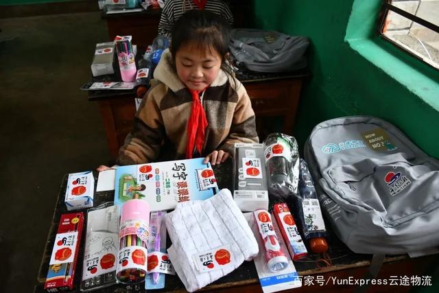 情暖六一,云途物流“希望包”走进云南盐塘小学