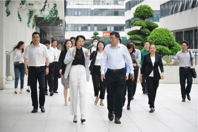 Liu Jinzhong, deputy director of the trade and Economic Department of the National Bureau of statistics, came to Shaoxing to conduct research and guide cross-border e-commerce statistics
