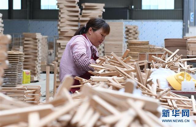 nanping, fujian: wood and bamboo foreign trade enterprises speed up transformation and upgrading to promote production increase and efficiency