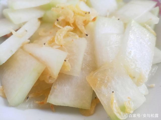 fry the white gourd with shrimp skin, clearing away heat, removing fire and moisture, reducing fat, refreshing and delicious. it is a domestic dish suitable for summer