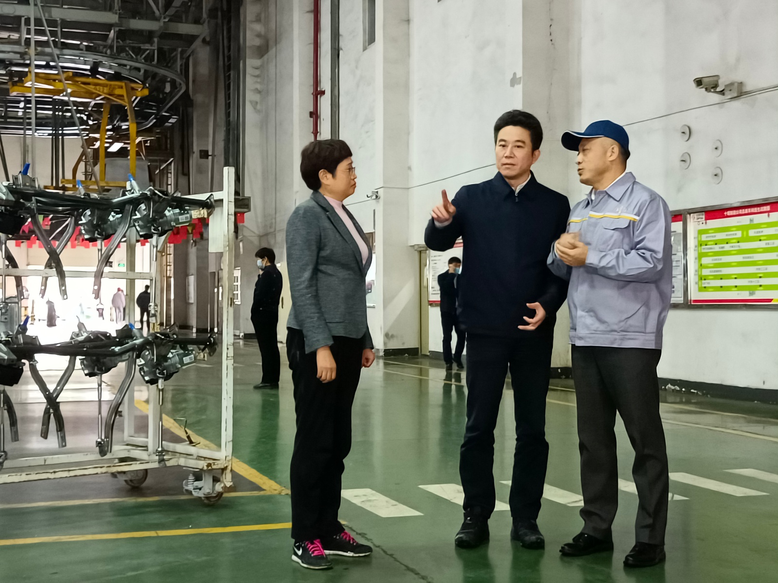 wang jimin, director of the provincial department of commerce, and his party went to zhuxi county, zhangwan district and development zone to investigate the business work of jingchu premium products, rural e-commerce and foreign trade formats