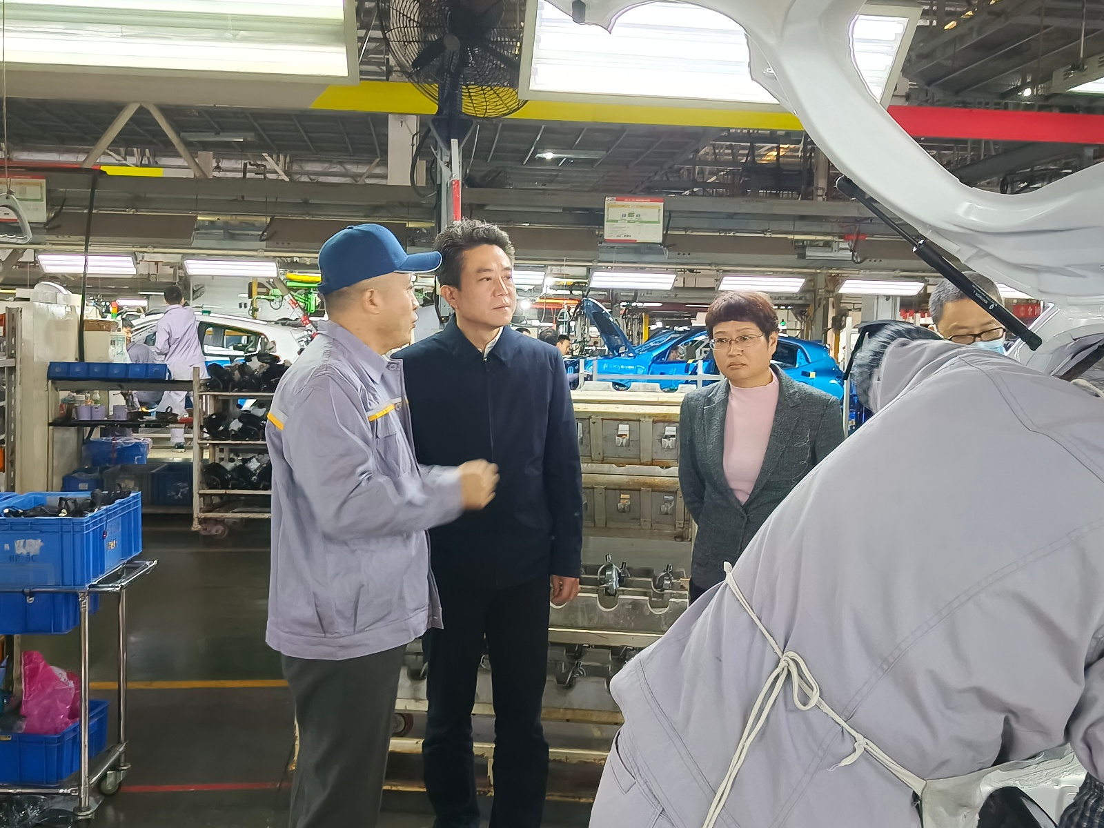 wang jimin, director of the provincial department of commerce, and his party went to zhuxi county, zhangwan district and development zone to investigate the business work of jingchu premium products, rural e-commerce and foreign trade formats