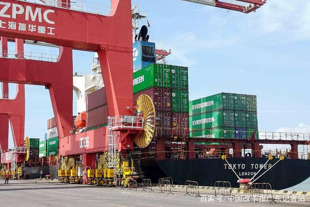 nansha port area of guangzhou port recently welcomes two new foreign trade routes