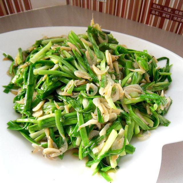 虾皮炒蒜苗,清鲜好吃下饭,十分钟就搞定