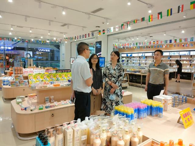 xiong-jinhua-director-of-the-e-commerce-department-of-the-provincial