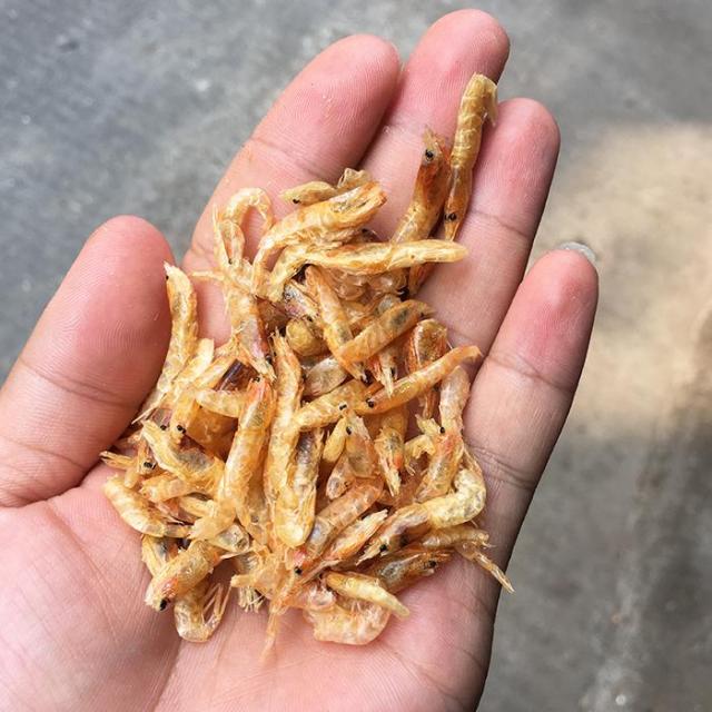 淡水干虾皮,用青红椒炒,鲜美无比