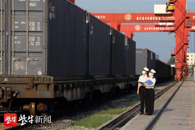 今年前8月江苏外贸进出口增长17.1%
