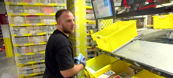 跨境资讯忙碌的节日购物季，你好奇亚马逊仓库内是怎么运作的吗