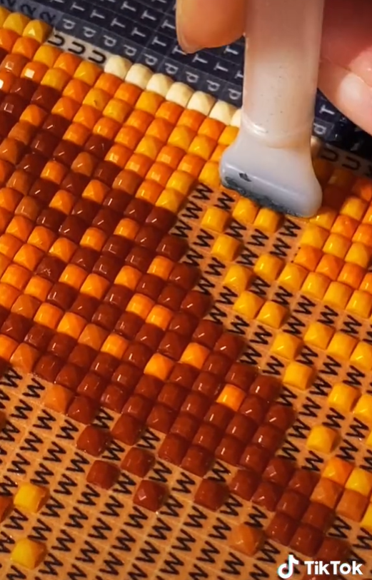 跨境资讯播放量17亿，月搜索量超170万！爆款“钻石画”热销海外