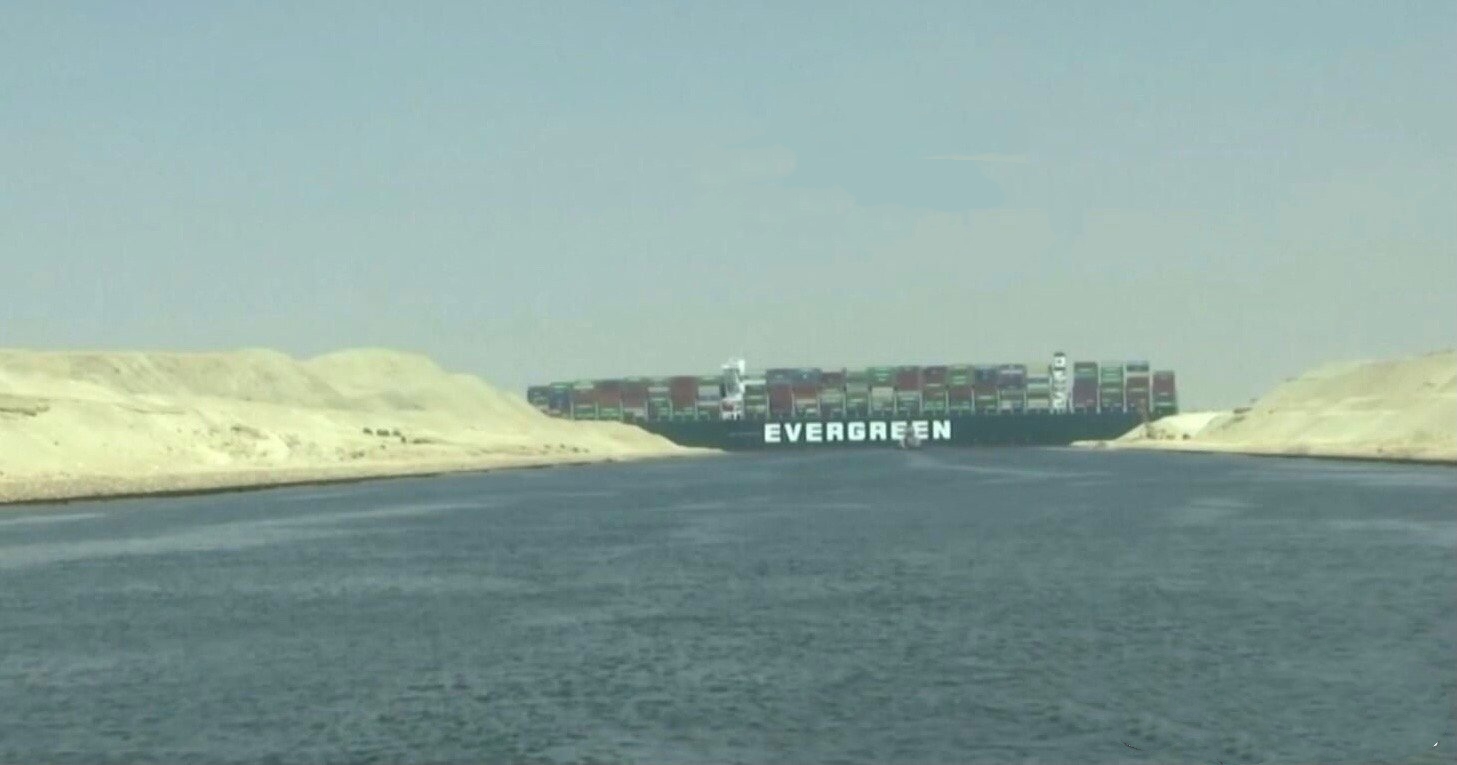 出海资讯巨型货船卡在苏伊士运河！卖家：欧洲海运要完……