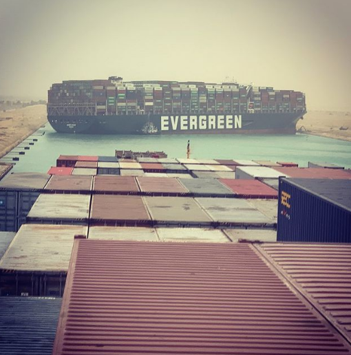 跨境电商物流巨型货船卡在苏伊士运河！卖家：欧洲海运要完……