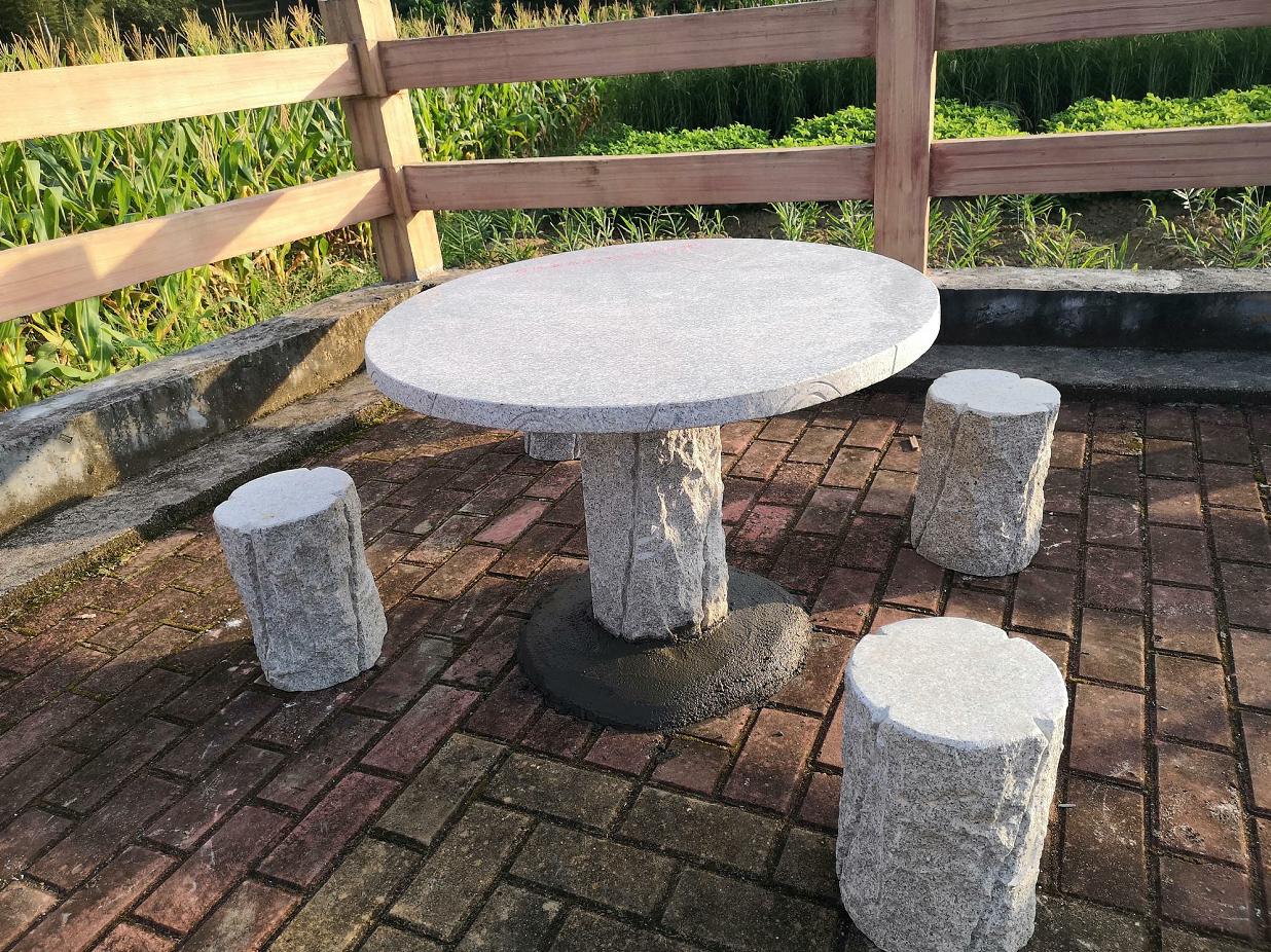 1635759958565376.png 出海资讯大手拉小手!跨境电商儿童关怀计划第六次走进江西