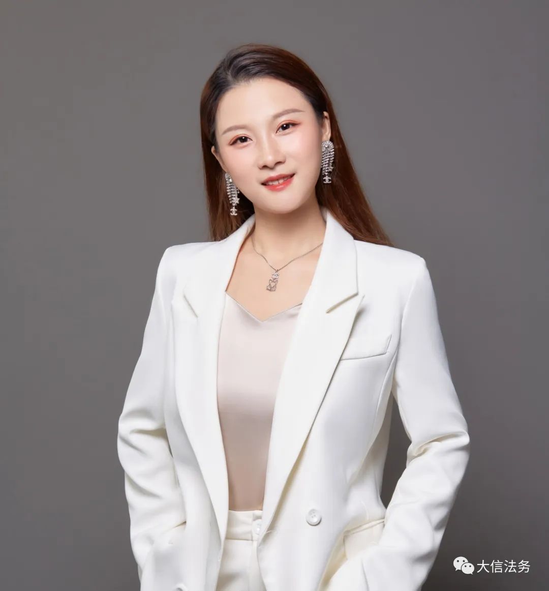 出海大信说法之:42岁已婚女找22岁小伙做情人,每月给2万生活费,出轨怒砸奔驰,结果却面临牢狱之灾?