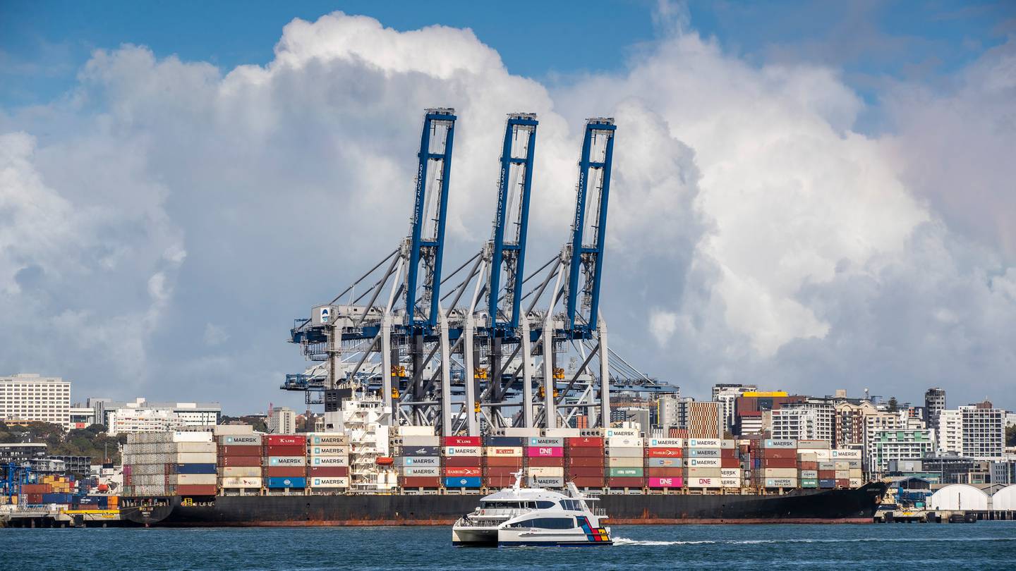 1622168703585101.jpg 跨境资讯新一轮涨价潮来袭!下个月美线运费最高可达23000美元/FEU