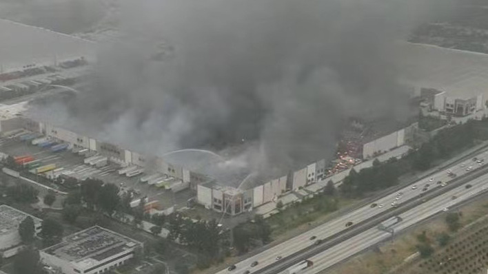 电商平台突发！亚马逊美国一大型仓库起火！卖家货物恐遭殃